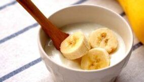 Banana face mask for glowing, anti-wrinkle skin